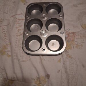 BRAND NEW MUFFIN BAKING PAN TIN final price showen closing MARCH1, 2026 ALL MUST